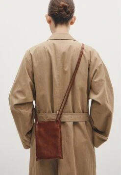 Massimo Dutti SHOULDER - Cross Body Bag - Dark Brown -Massimo Dutti Shop 85a72ccfce494583aef27b3fcd99f0c7