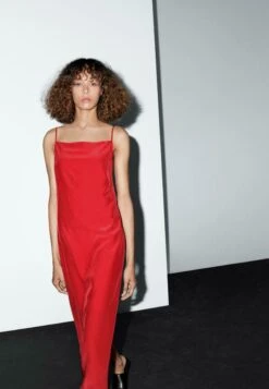 Massimo Dutti FLOWING MIDI WITH A STRAIGHT NECKLINE - Day Dress - Mottled Red 13 Massimo Dutti FLOWING MIDI WITH A STRAIGHT NECKLINE - Day Dress - Mottled Red -Massimo Dutti Shop 85eb474848744c6bad1f762c55842a76