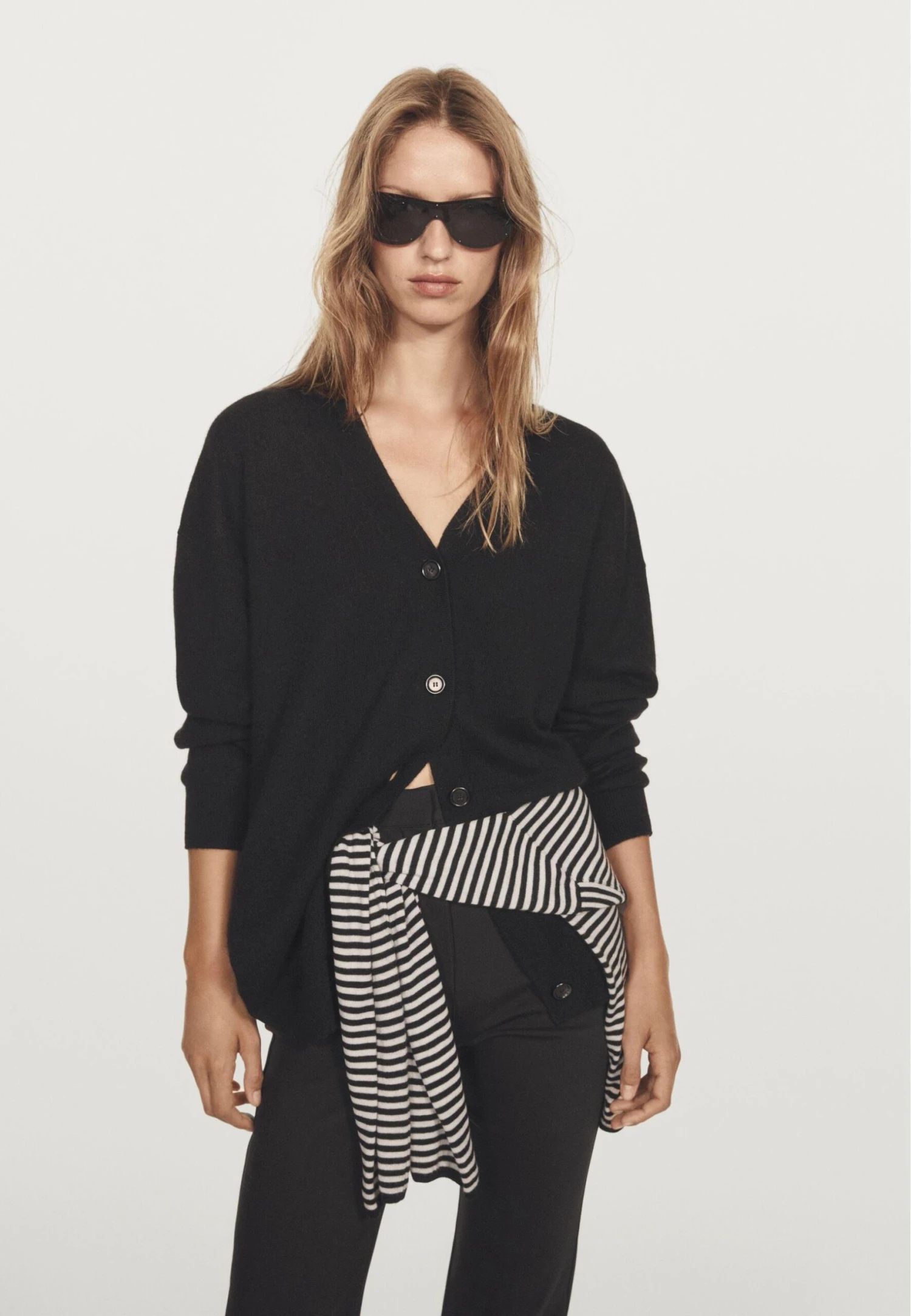 Massimo Dutti BUTTONED OVERSIZE WITH V-NECK - Cardigan - Black 6 Massimo Dutti BUTTONED OVERSIZE WITH V-NECK - Cardigan - Black - Image 4