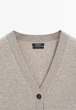 Massimo Dutti BUTTONED OVERSIZE WITH V-NECK - Cardigan - Mottled Brown -Massimo Dutti Shop 867b3c10fd554b48ad6809df4206d6b7