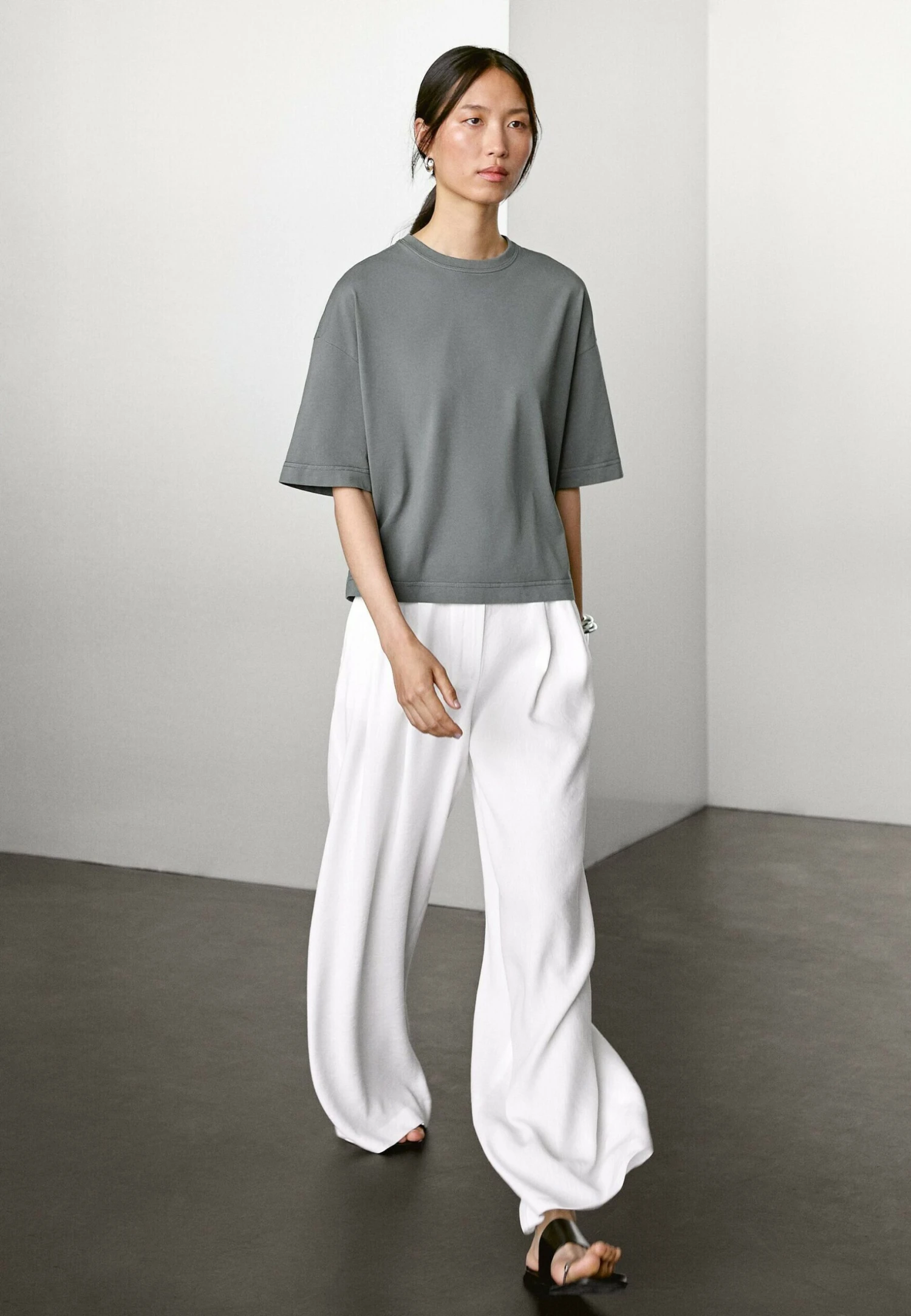 Massimo Dutti SHORT SLEEVE WITH CREW NECK - Basic T-shirt - Blue 6 Massimo Dutti SHORT SLEEVE WITH CREW NECK - Basic T-shirt - Blue - Image 4