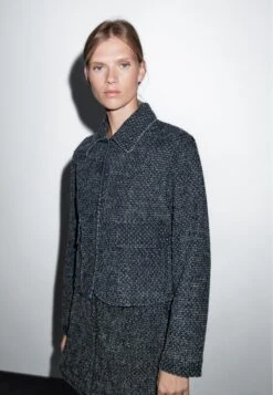 Massimo Dutti SHORT WITH TEXTURED DETAIL - Denim Jacket - Blue Denim