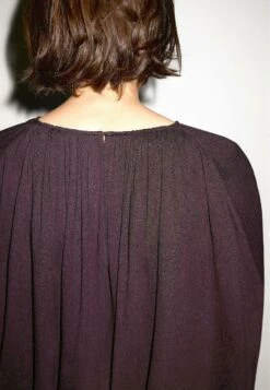 Massimo Dutti SHORT DOUBLE-LAYER CAPE - Blouse - Mottled Lilac 13 Massimo Dutti SHORT DOUBLE-LAYER CAPE - Blouse - Mottled Lilac -Massimo Dutti Shop 87d7fb36e0964c068ee4f0257b002d2e