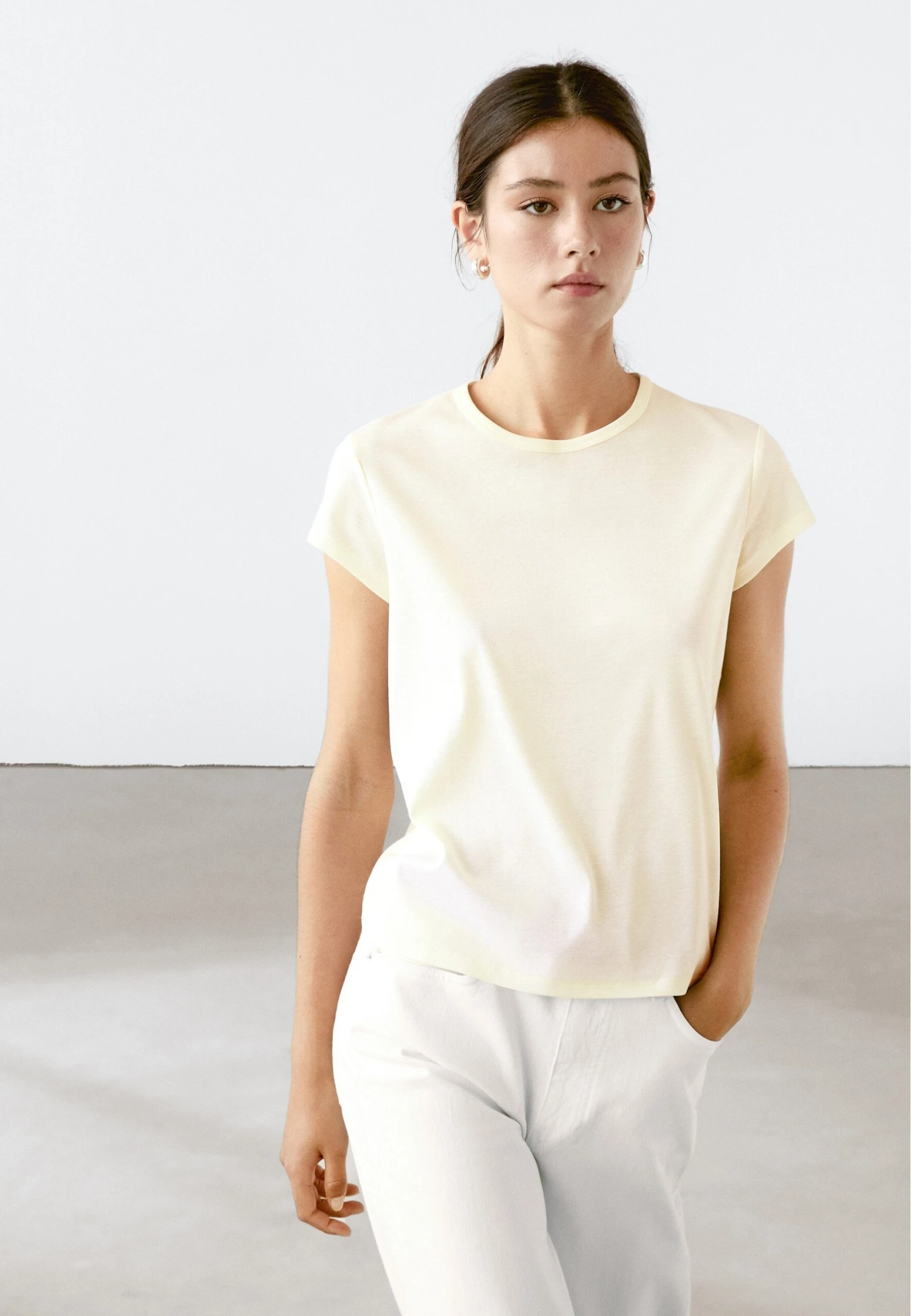 Massimo Dutti SHORT SLEEVE WITH ROUND NECK - Basic T-shirt - Yellow 3 Massimo Dutti SHORT SLEEVE WITH ROUND NECK - Basic T-shirt - Yellow