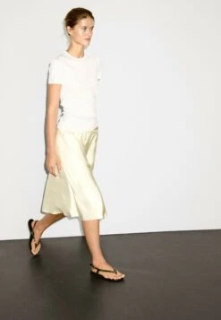 Massimo Dutti RIBBED HEAVY WEIGHT SHORT SLEEVE - Basic T-shirt - White -Massimo Dutti Shop 889bd8cc880546daabb71bd0e2de92e5