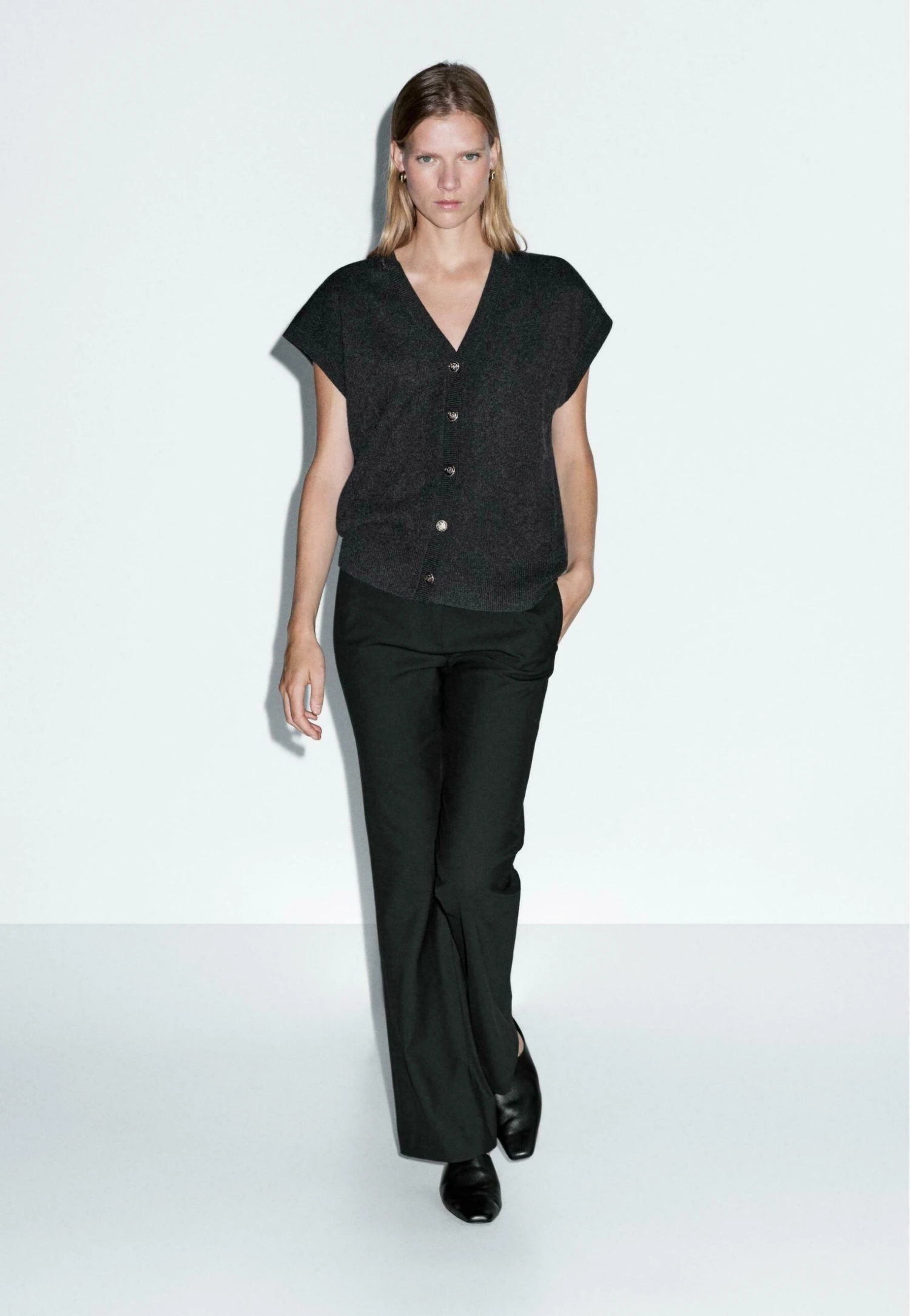 Massimo Dutti V-NECK WITH GOLDEN BUTTONS - Waistcoat - Mottled Light Grey 4 Massimo Dutti V-NECK WITH GOLDEN BUTTONS - Waistcoat - Mottled Light Grey - Image 2