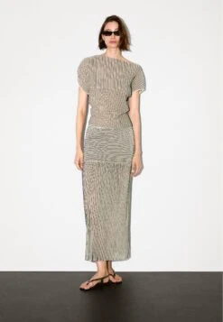 Massimo Dutti LONG PLEATED WITH FLECKED DETAIL - Maxi Skirt - Beige 14 Massimo Dutti LONG PLEATED WITH FLECKED DETAIL - Maxi Skirt - Beige -Massimo Dutti Shop 88c7226081d545f9a1ad64328a8dd0dd