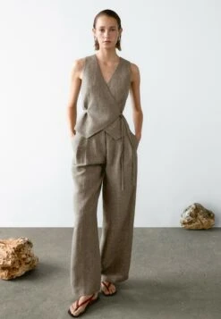 Massimo Dutti SHORT DOUBLE-BREASTED - Waistcoat - Beige -Massimo Dutti Shop 8911613042e34124ba6be965a41fba62