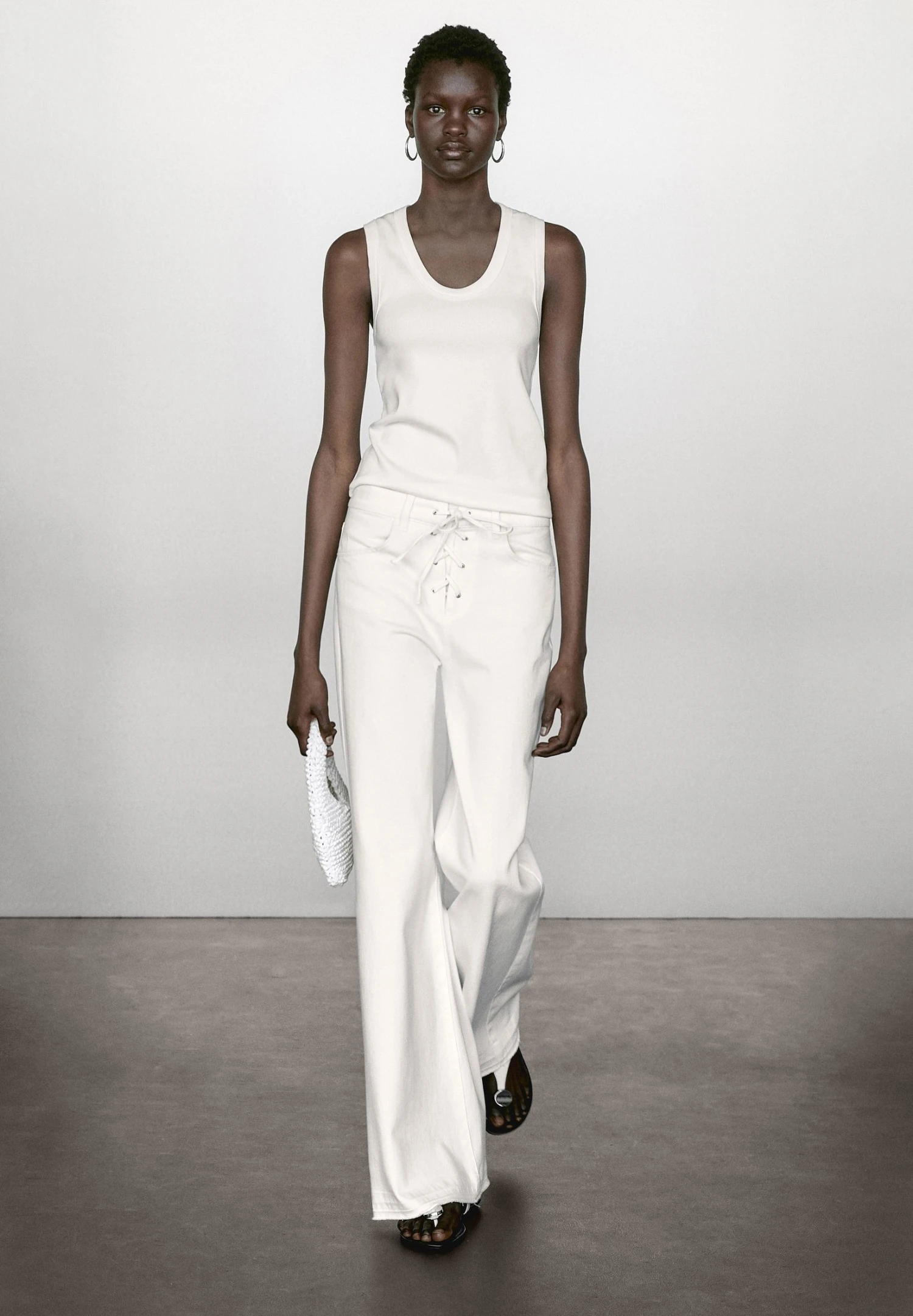 Massimo Dutti HEAVY WEIGHT RIBBED ROUND NECK - Basic T-shirt - White 4 Massimo Dutti HEAVY WEIGHT RIBBED ROUND NECK - Basic T-shirt - White - Image 2