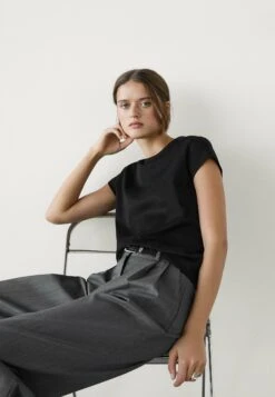 Massimo Dutti SHORT SLEEVE WITH ROUND NECK - Basic T-shirt - Black Denim 19 Massimo Dutti SHORT SLEEVE WITH ROUND NECK - Basic T-shirt - Black Denim -Massimo Dutti Shop 897beda690014be09ce144e854f2bda7