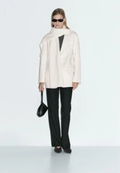 Massimo Dutti LAPEL COLLAR WITH DETACHABLE SCARF - Short Coat - White