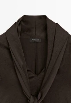 Massimo Dutti LONG FLOWING GARMENT WITH TIED NECK - Blouse - Dark Brown 19 Massimo Dutti LONG FLOWING GARMENT WITH TIED NECK - Blouse - Dark Brown -Massimo Dutti Shop 8b5282347f1941519a06db119a3c5c6f