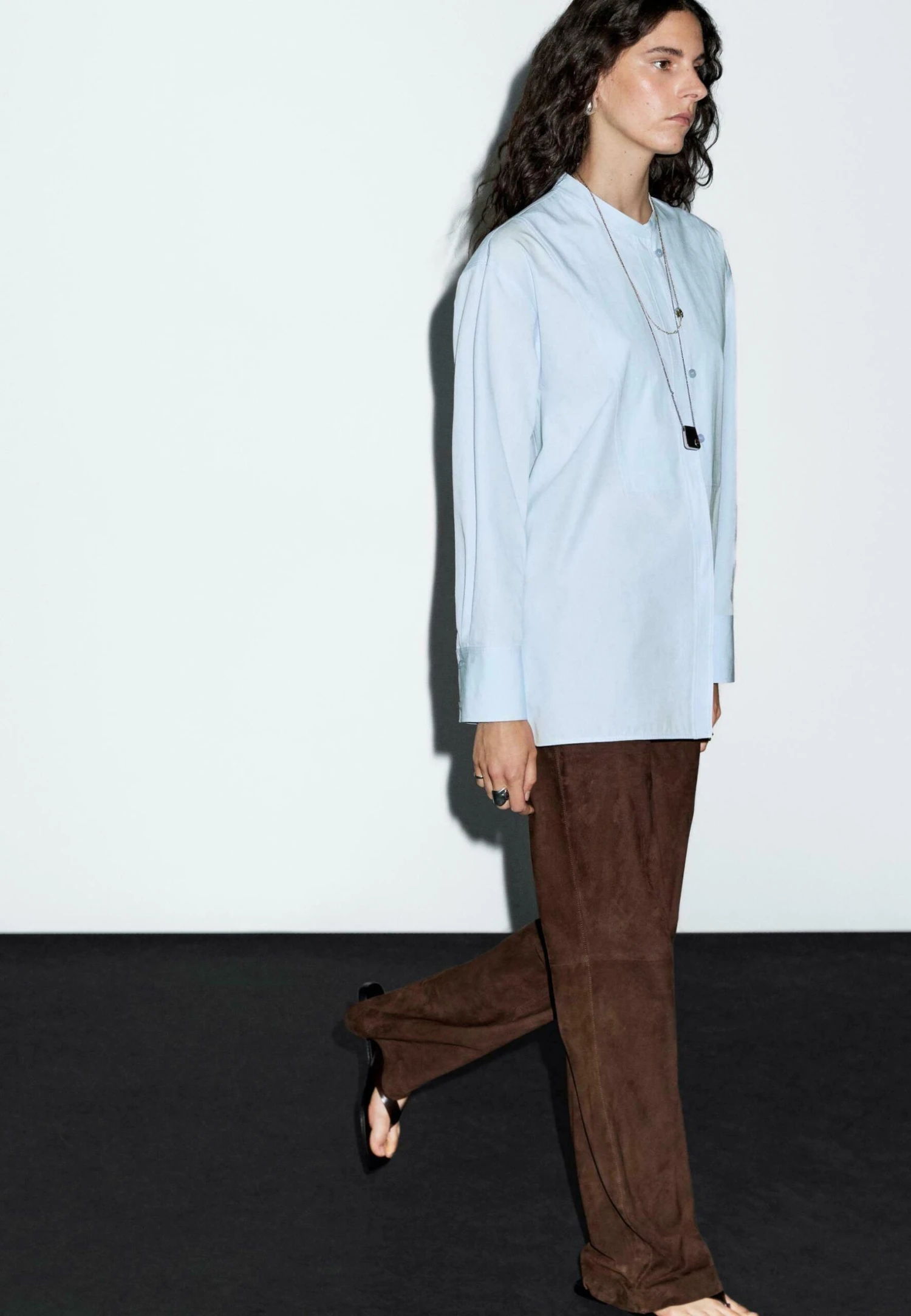 Massimo Dutti GARMENT WITH STAND COLLAR AND BIB - Button-down Blouse - Light Blue 6 Massimo Dutti GARMENT WITH STAND COLLAR AND BIB - Button-down Blouse - Light Blue - Image 4