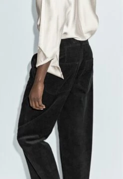 Massimo Dutti MID RISE STRAIGHT FIT - Trousers - Black -Massimo Dutti Shop 8bf2177f45074f678b7b1d54f66a7527