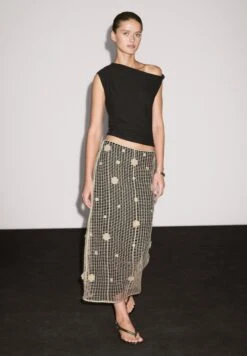 Massimo Dutti MIDI WITH FLORAL EMBROIDERY - A-line Skirt - Beige -Massimo Dutti Shop 8c4af0e3cc94483797e7666d993bcbf2