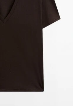 Massimo Dutti FLOWING V-NECK WITH SHORT SLEEVES - Basic T-shirt - Dark Brown -Massimo Dutti Shop 8c6dbdc73c94471b8b5a0329c0f6691e