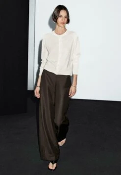 Massimo Dutti BUTTONED WITH CREW NECK - Cardigan - Beige 20 Massimo Dutti BUTTONED WITH CREW NECK - Cardigan - Beige -Massimo Dutti Shop 8ca2d7d2d4a347b0a9d069c9e619e893