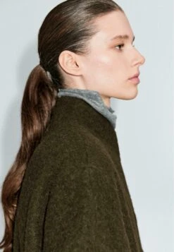 Massimo Dutti SHORT ALPACA - Cardigan - Khaki 16 Massimo Dutti SHORT ALPACA - Cardigan - Khaki -Massimo Dutti Shop 8d056b1bcd4a46d29767ea822dd53e66