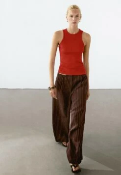 Massimo Dutti RIBBED HALTER - Basic T-shirt - Red 19 Massimo Dutti RIBBED HALTER - Basic T-shirt - Red -Massimo Dutti Shop 8e49a8013d4b47b39a50a78e2ba84208