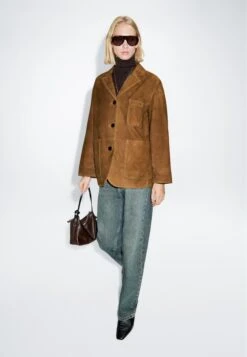 Massimo Dutti SUEDE FINISH WITH PATCH POCKETS - Leather Jacket - Camel 16 Massimo Dutti SUEDE FINISH WITH PATCH POCKETS - Leather Jacket - Camel -Massimo Dutti Shop 8e6c265ad7674571957b1fa5b79b10e2