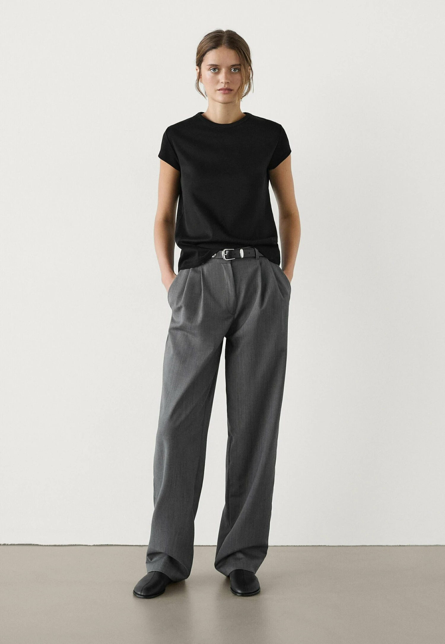 Massimo Dutti SHORT SLEEVE WITH ROUND NECK - Basic T-shirt - Black Denim 5 Massimo Dutti SHORT SLEEVE WITH ROUND NECK - Basic T-shirt - Black Denim - Image 3