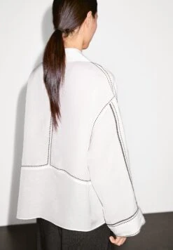 Massimo Dutti LOOSE-FITTING GARMENT WITH CONTRAST DETAILS - Blouse - White -Massimo Dutti Shop 8eb5d3d91b9b414e88982fa76a2b6a7f