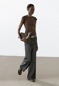 Massimo Dutti SHORT SLEEVE WITH TRIM DETAILS - Basic T-shirt - Dark Brown -Massimo Dutti Shop 901459b278d8452a829c73ac2da31509