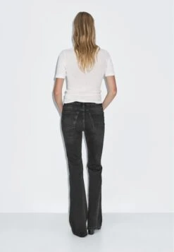 Massimo Dutti HIGH WAIST FLARE FIT SKINNY - Flared Jeans - Black 16 Massimo Dutti HIGH WAIST FLARE FIT SKINNY - Flared Jeans - Black -Massimo Dutti Shop 9093c31b7ee24649b9490cbbfe385cc9