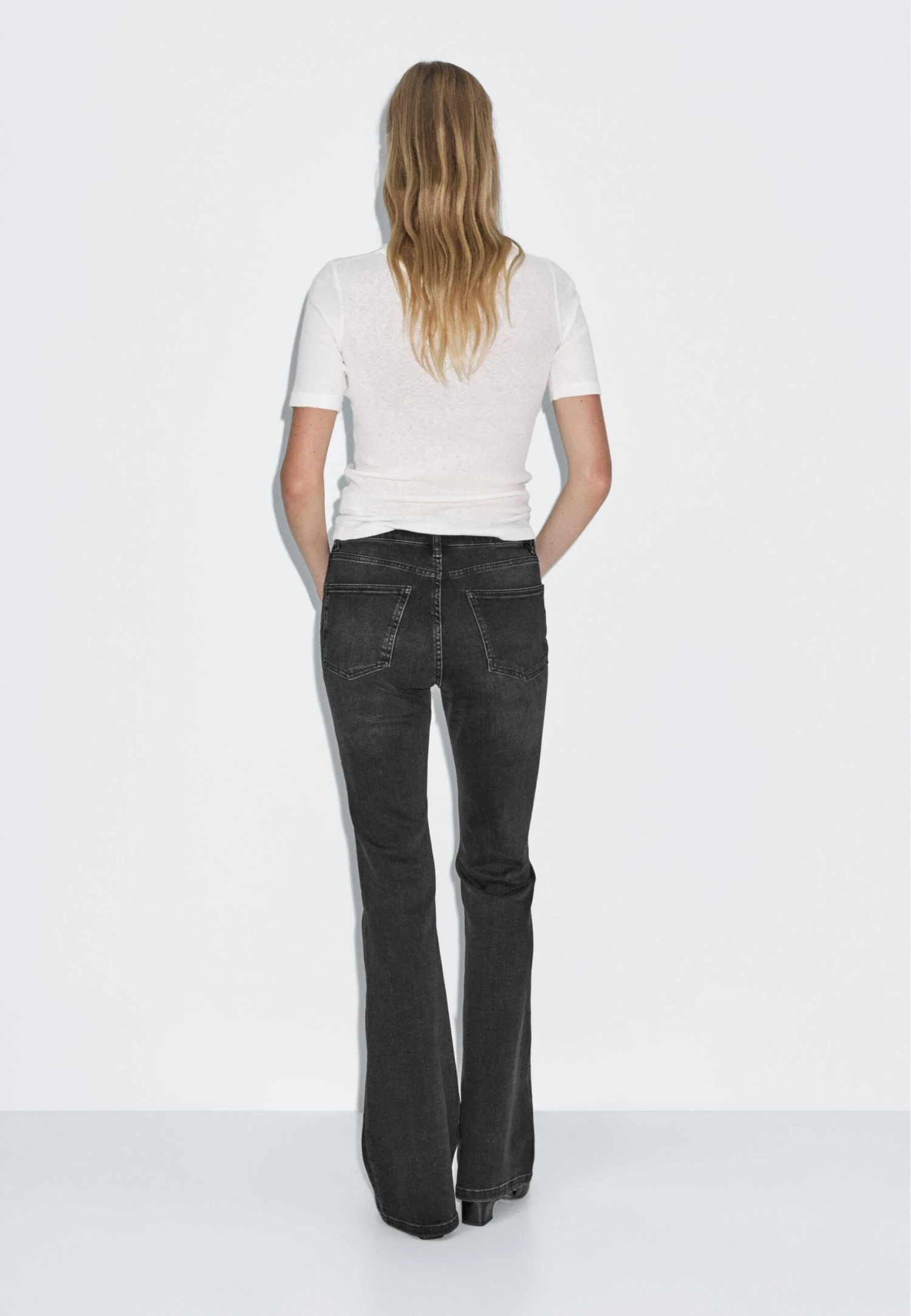 Massimo Dutti HIGH WAIST FLARE FIT SKINNY - Flared Jeans - Black 5 Massimo Dutti HIGH WAIST FLARE FIT SKINNY - Flared Jeans - Black - Image 3