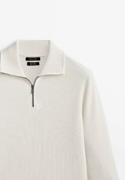 Massimo Dutti Textured Mock Neck With Zip - Jumper - Beige -Massimo Dutti Shop 90aa5ed59a1d405e8ab5e09f00a8c5a0
