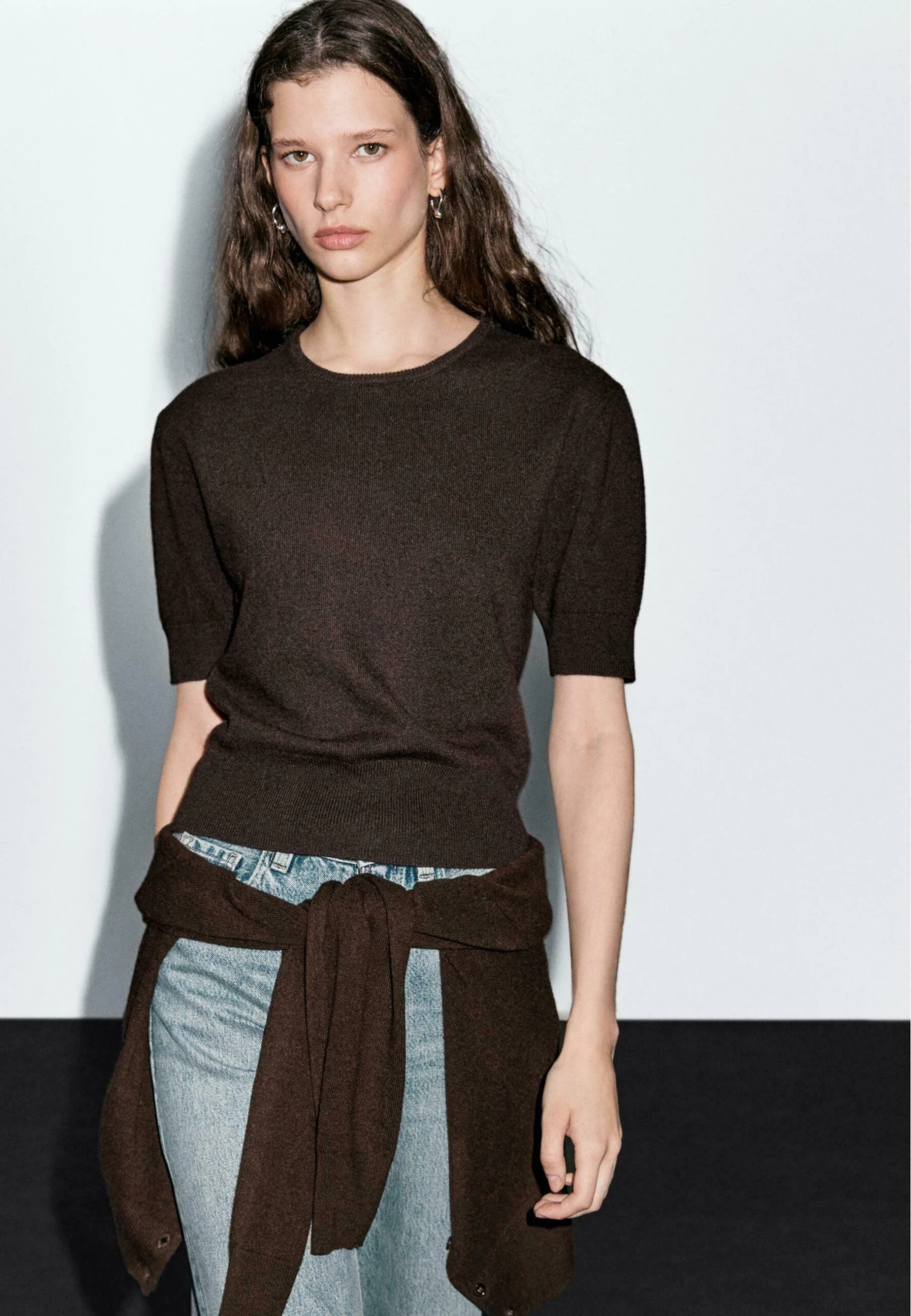 Massimo Dutti CREW NECK WITH SHORT SLEEVES - Basic T-shirt - Dark Brown 6 Massimo Dutti CREW NECK WITH SHORT SLEEVES - Basic T-shirt - Dark Brown - Image 4