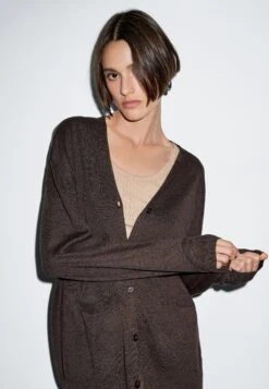 Massimo Dutti LONG V-NECK WITH BUTTONS - Cardigan - Mottled Dark Brown 16 Massimo Dutti LONG V-NECK WITH BUTTONS - Cardigan - Mottled Dark Brown -Massimo Dutti Shop 9166b8d1d2824dee8c81949b82930ec0