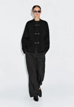 Massimo Dutti STANDING COLLAR WITH BUTTON DETAILS - Cardigan - Black 15 Massimo Dutti STANDING COLLAR WITH BUTTON DETAILS - Cardigan - Black -Massimo Dutti Shop 920844d20b6a49b69a4bb94256ec8423