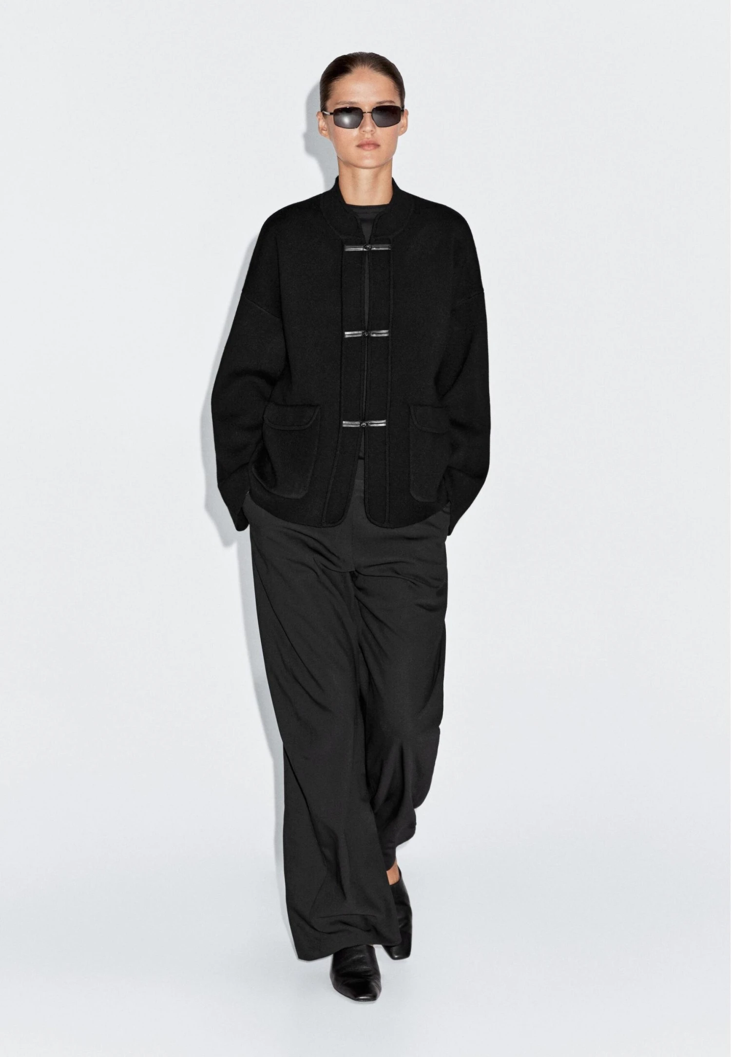 Massimo Dutti STANDING COLLAR WITH BUTTON DETAILS - Cardigan - Black 6 Massimo Dutti STANDING COLLAR WITH BUTTON DETAILS - Cardigan - Black - Image 4