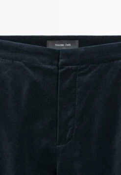 Massimo Dutti SKINNY FLARE FIT VELVET - Trousers - Dark Blue 23 Massimo Dutti SKINNY FLARE FIT VELVET - Trousers - Dark Blue -Massimo Dutti Shop 921781e4543f40c89f0300cbb76b2458