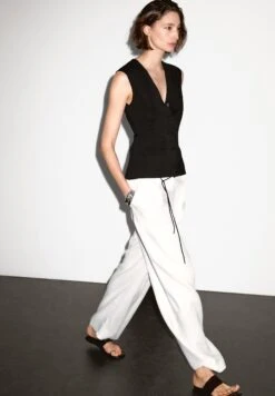 Massimo Dutti BUTTONED V-NECK - Waistcoat - Black -Massimo Dutti Shop 92627554e9f447fba120b111bd0a1a53