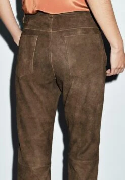 Massimo Dutti SUEDE FINISH - Leather Trousers - Dark Brown 12 Massimo Dutti SUEDE FINISH - Leather Trousers - Dark Brown -Massimo Dutti Shop 927c2672461449f09c44e5d8ac68ef23