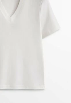 Massimo Dutti Basic T-Shirt - Beige -Massimo Dutti Shop 934273b1204a4fb68c7dd58b57789787