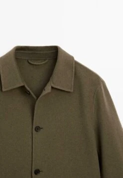 Massimo Dutti BUTTONED SHIRT COLLAR WITH SIDE POCKETS - Summer Jacket - Green 17 Massimo Dutti BUTTONED SHIRT COLLAR WITH SIDE POCKETS - Summer Jacket - Green -Massimo Dutti Shop 9424bd543f6d4f5fad4273383ec58abf