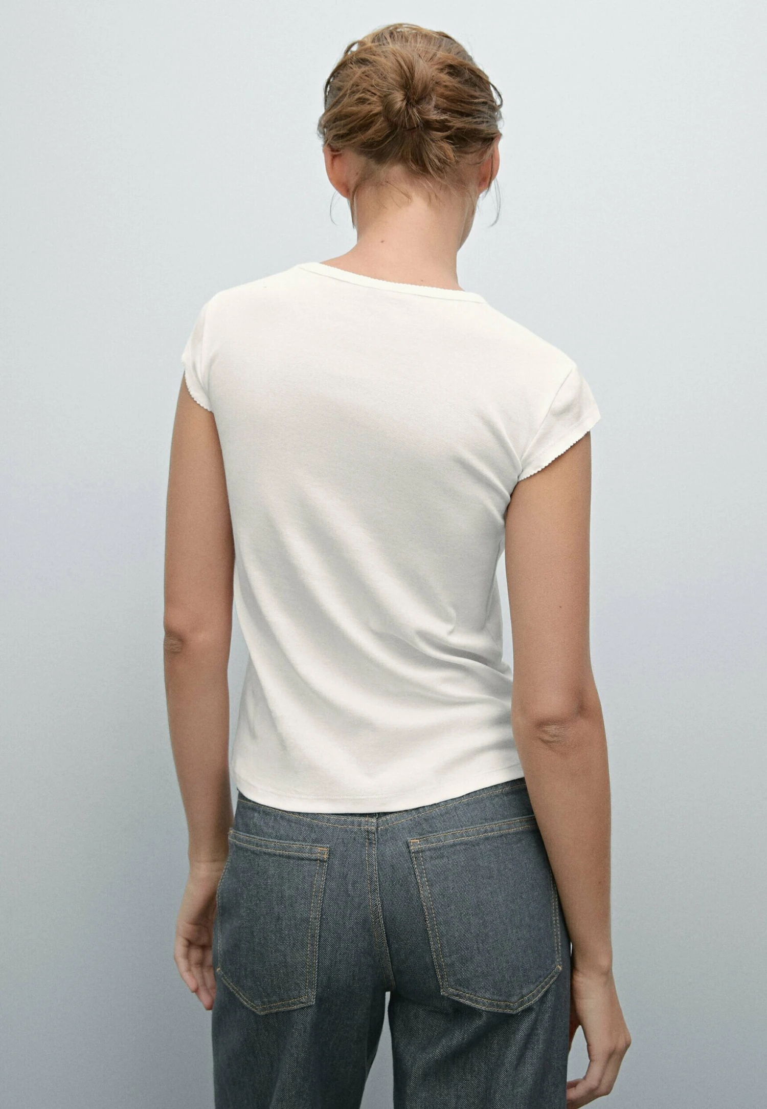Massimo Dutti SHORT SLEEVE WITH TRIM DETAILS - Basic T-shirt - WHITE 5 Massimo Dutti SHORT SLEEVE WITH TRIM DETAILS - Basic T-shirt - WHITE - Image 3