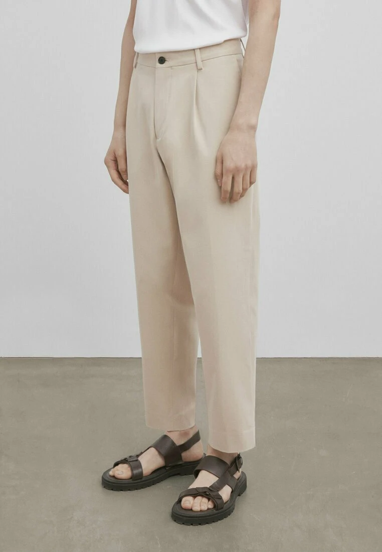 Massimo Dutti Studio-Darted Wide Fit- Chinos - Sand 3 Massimo Dutti Studio-Darted Wide Fit- Chinos - Sand