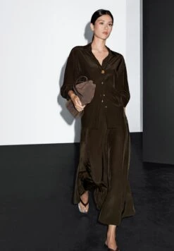 Massimo Dutti FLOWING LIGHTWEIGHT - Button-down Blouse - Dark Brown -Massimo Dutti Shop 94a62ffbffe14fbebdddf9d3dde80262