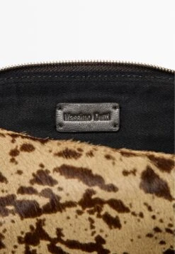 Massimo Dutti MINI ANIMAL PRINT TOILETRY - Wash Bag - Beige -Massimo Dutti Shop 952513660a6a4d8d9d190aea676f37c5