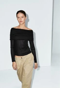 Massimo Dutti LONG SLEEVE STRAPLESS - Long Sleeved Top - Black 15 Massimo Dutti LONG SLEEVE STRAPLESS - Long Sleeved Top - Black -Massimo Dutti Shop 957e38de79924336872e25d9b92317b4