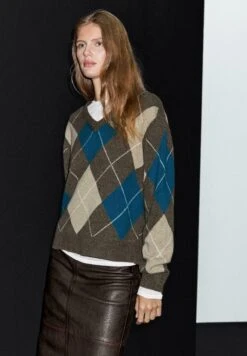 Massimo Dutti ARGYLE V-NECK - Jumper - Dark Blue -Massimo Dutti Shop 969a8b2be00b4069957f383a17c9c6e6