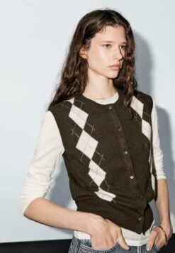 Massimo Dutti CREW NECK WITH DIAMOND PATTERN - Cardigan - Mottled Dark Brown -Massimo Dutti Shop 96eac888d2fd4ce1afb0ef1a5174a400