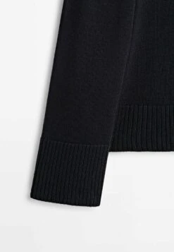 Massimo Dutti V-Neck With Buttons - Cardigan - Dark Blue -Massimo Dutti Shop 973cfd6d62264b6e917aa263c5c31631