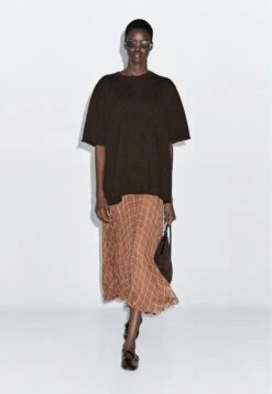 Massimo Dutti LONG FLOWING WITH CHECKED DETAIL - Maxi Skirt - Brown -Massimo Dutti Shop 977d1e0c108142f9a9838b19143b7330