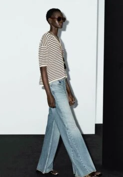 Massimo Dutti STRIPED V-NECK - Print T-shirt - Dark Blue 14 Massimo Dutti STRIPED V-NECK - Print T-shirt - Dark Blue -Massimo Dutti Shop 9780e441bb9b4e54aeee2d8ba89f8d85