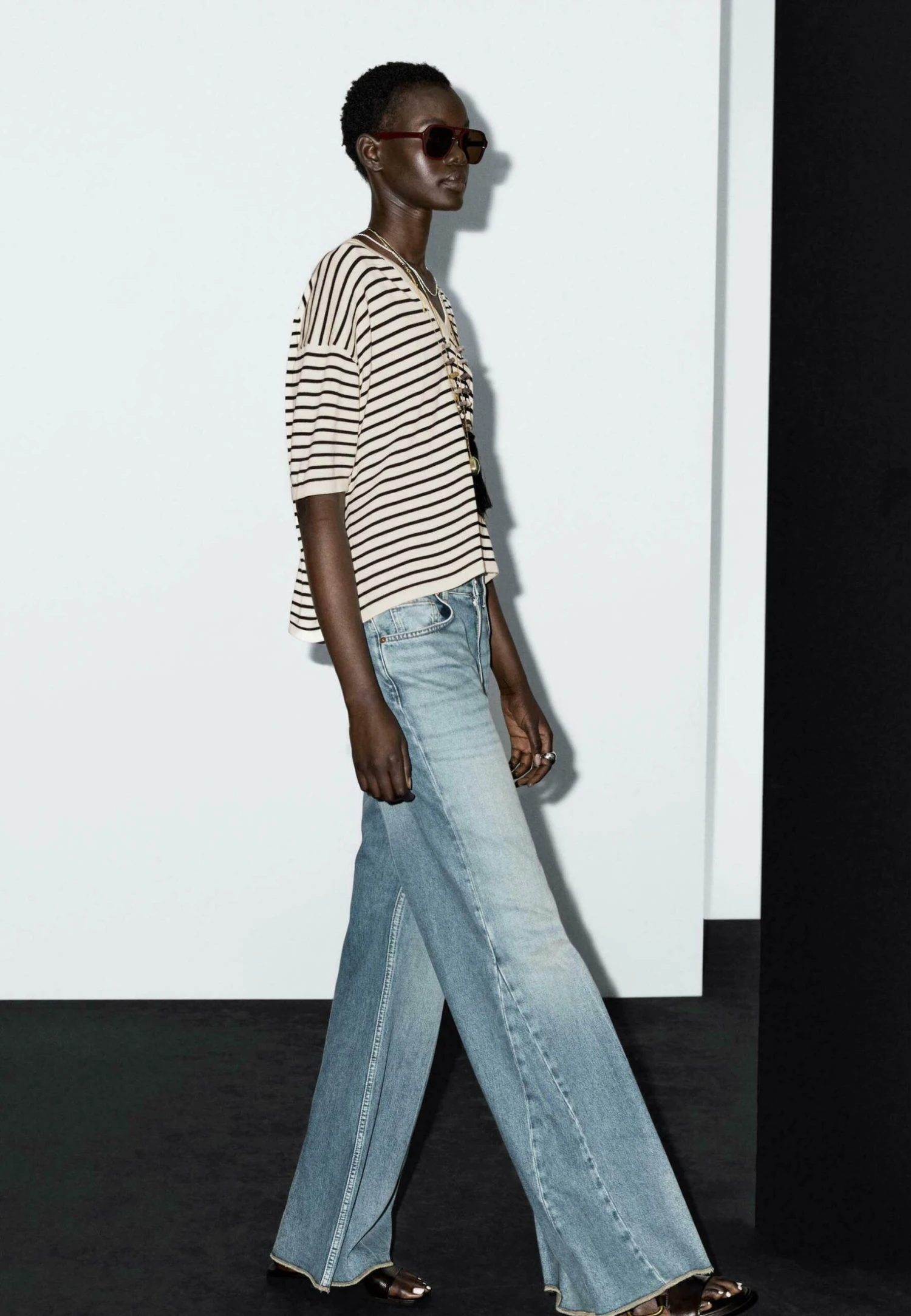 Massimo Dutti STRIPED V-NECK - Print T-shirt - Dark Blue 6 Massimo Dutti STRIPED V-NECK - Print T-shirt - Dark Blue - Image 4